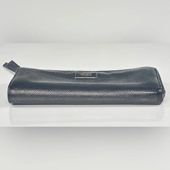 TODS Black Textured Leather corner Zip Wallet. Red interior. S - Picture 6 of 9